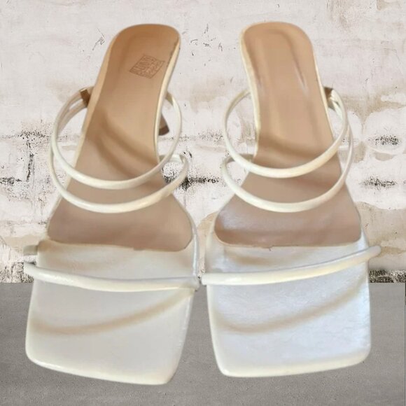 Elegant Cream Women's Sandals Size 40 (9) - Picture 1 of 6